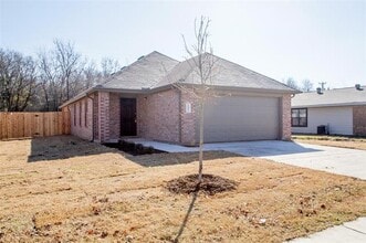 Building Photo - 1503 Cardinal Dr