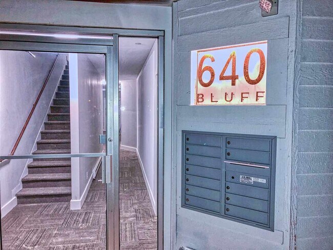 Foto del edificio - 640 Bluff St