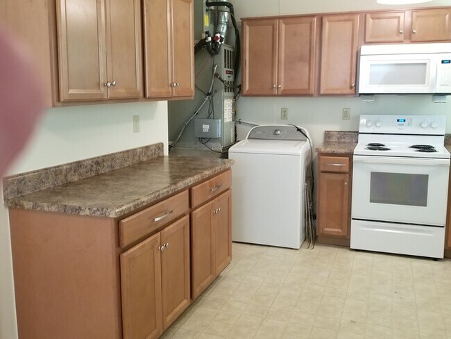 Building Photo - Beautiful renovated ranch style home!