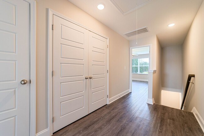 Foto del edificio - 204 Drayton Dr