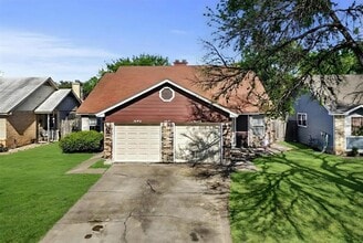 Building Photo - 2614 Howellwood Wy