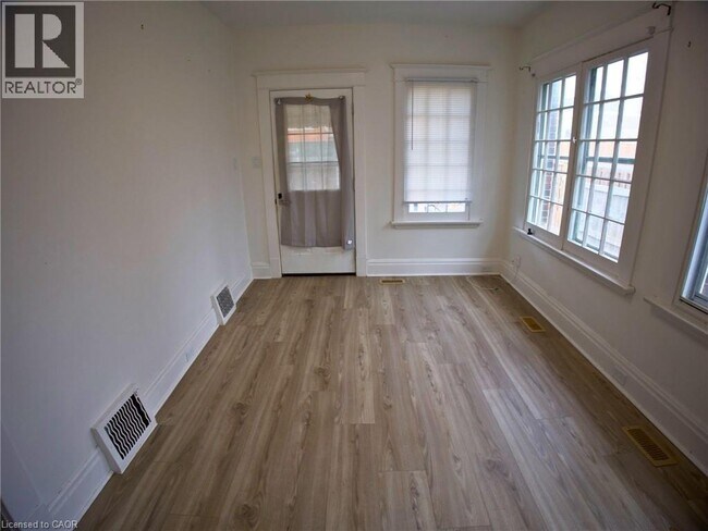 Photo du bâtiment - 511 King St