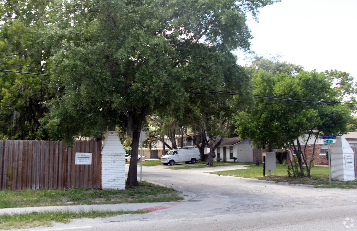 Foto principal - 1401-1409 College Park Ln