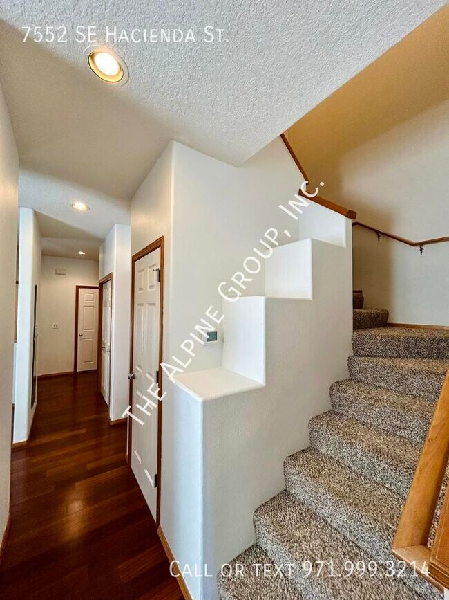Foto del edificio - Corner unit townhome, SS appliances, yard ...
