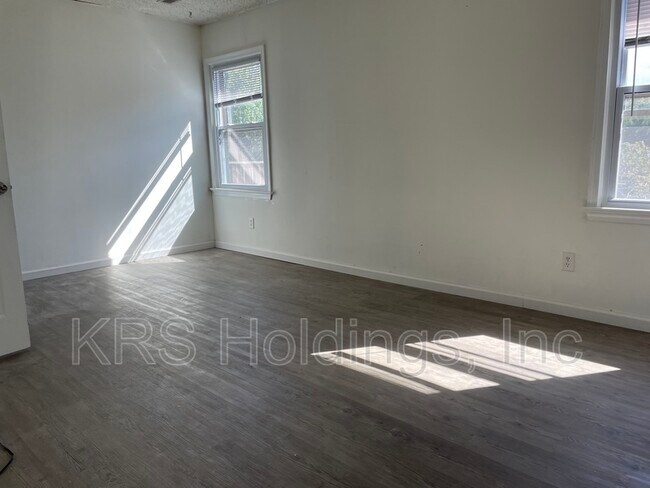 Building Photo - 1325 Battleford Dr