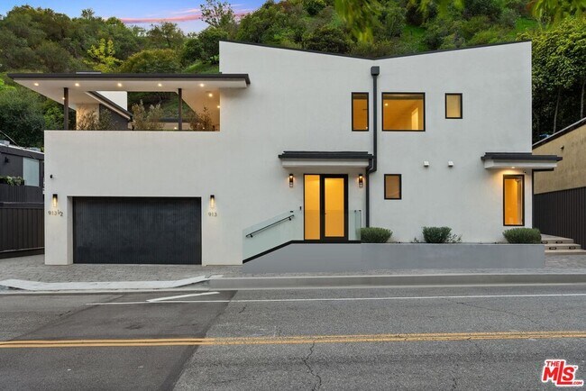Foto del edificio - 913-913 1/2 N Beverly Glen Blvd