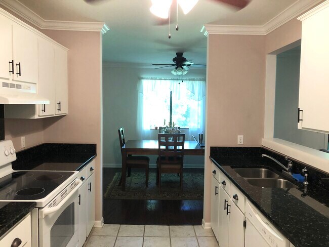 Foto del edificio - 1134 Village Creek Ln