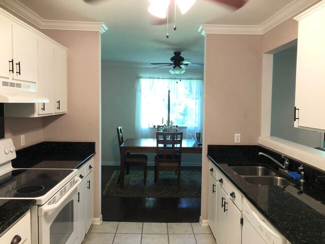 Building Photo - 1134 Village Creek Ln