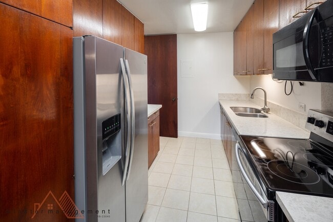 Building Photo - 6750 Hawaii Kai Dr