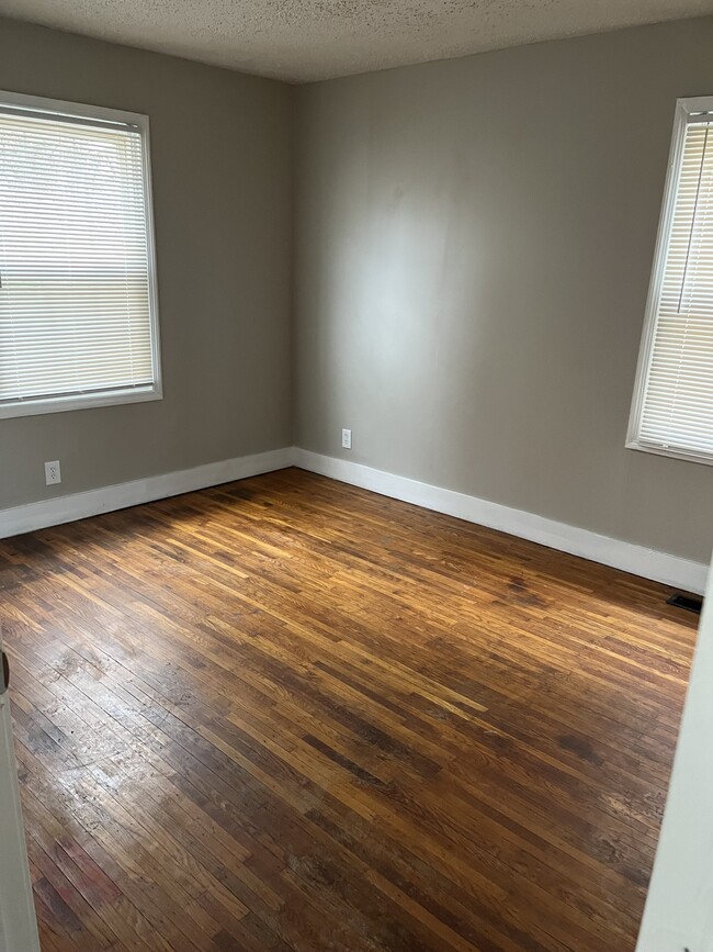 Building Photo - 2409 Lindbergh Dr