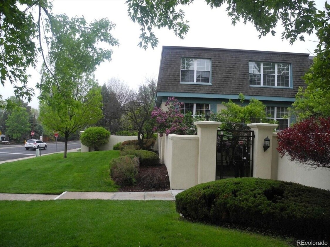 Primary Photo - Charming 3BR Condo in Denver