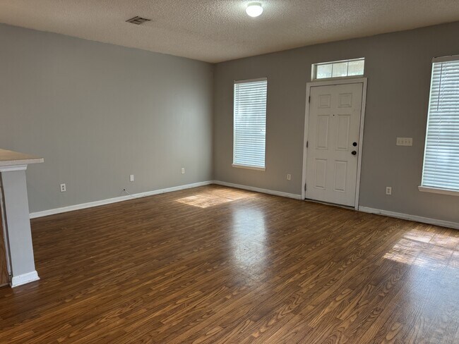 Foto del edificio - 458 Sherwood Oaks Dr