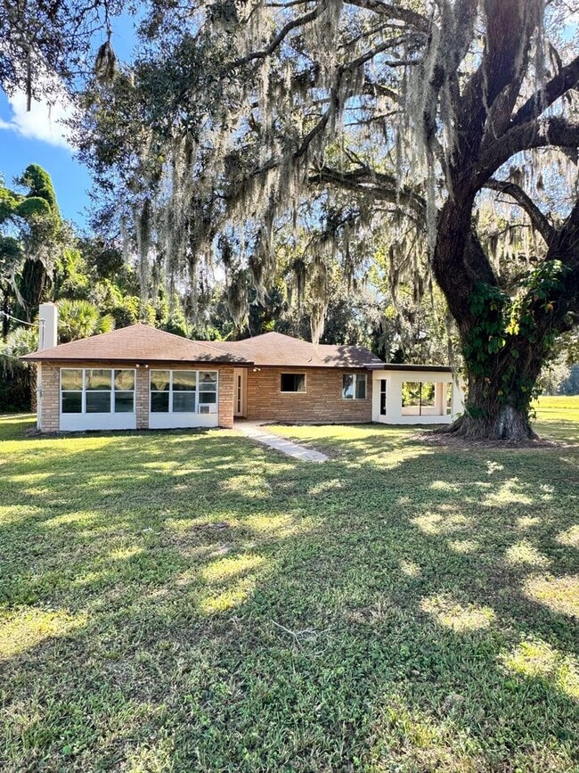 Foto del edificio - 11850 Schambeau Rd