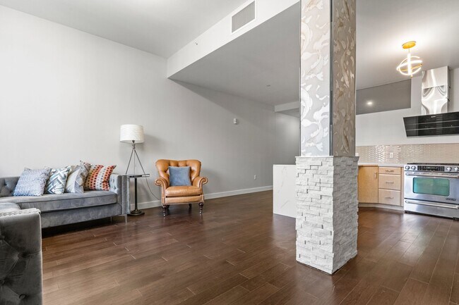 Foto del edificio - 43 Westland Ave