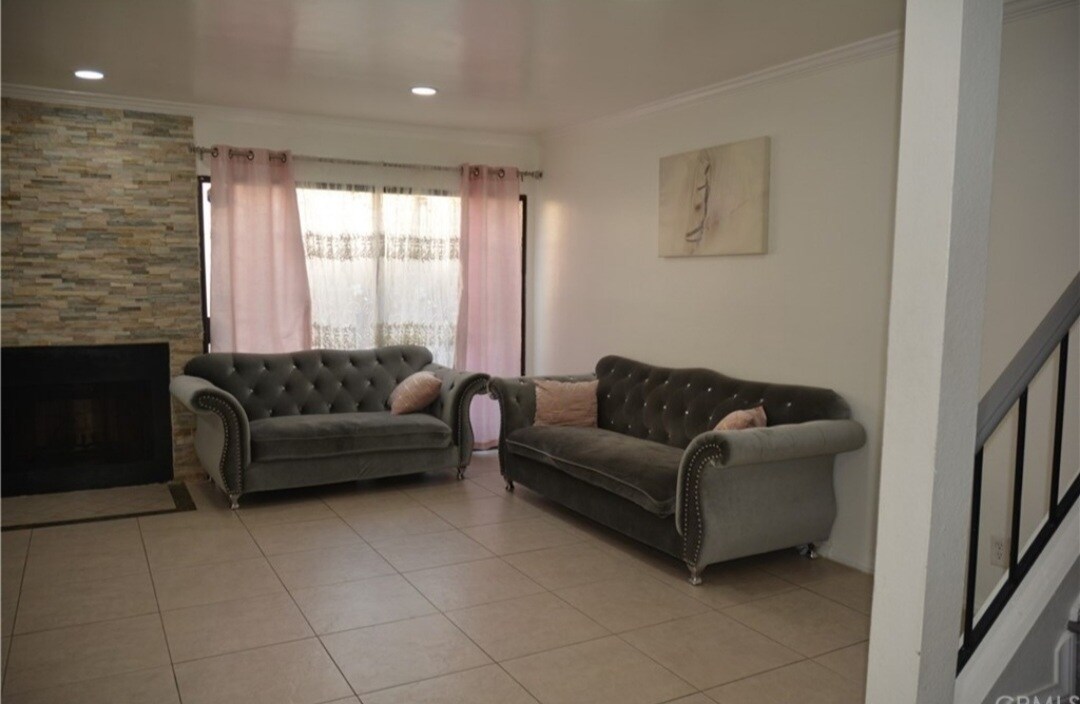 Foto principal - 8454 Langdon Ave