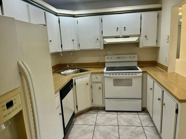 Foto del edificio - 536 Shady Pine Way