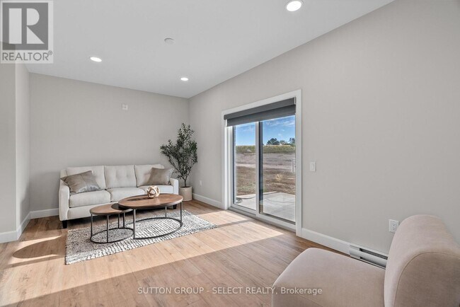 Building Photo - 76 Hamilton St