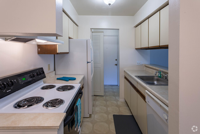 2 BR, 1 BA - 862 SF - Flushing Valley Apartments