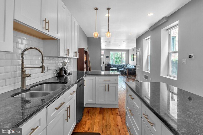 Building Photo - 2448 Carpenter St