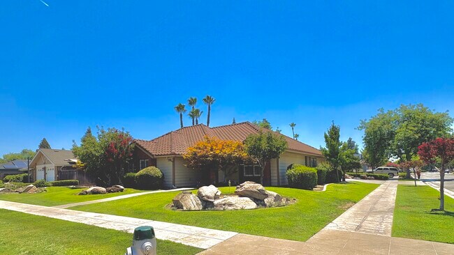 Foto del edificio - 265 W Quincy Ave