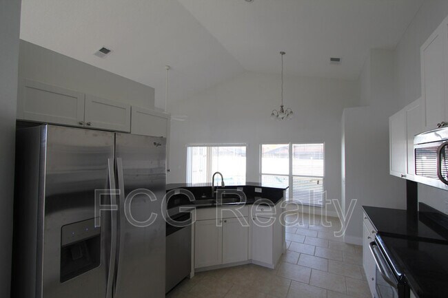 Building Photo - 5754 Loma Vista Dr W