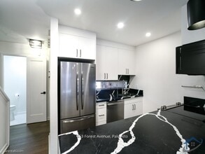 Building Photo - 653 Forest Ave