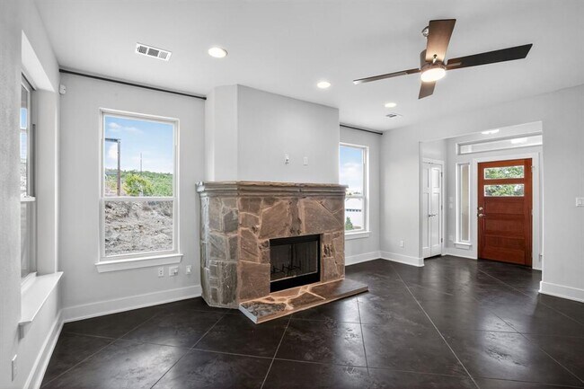 Building Photo - 10624 Lake Park Dr