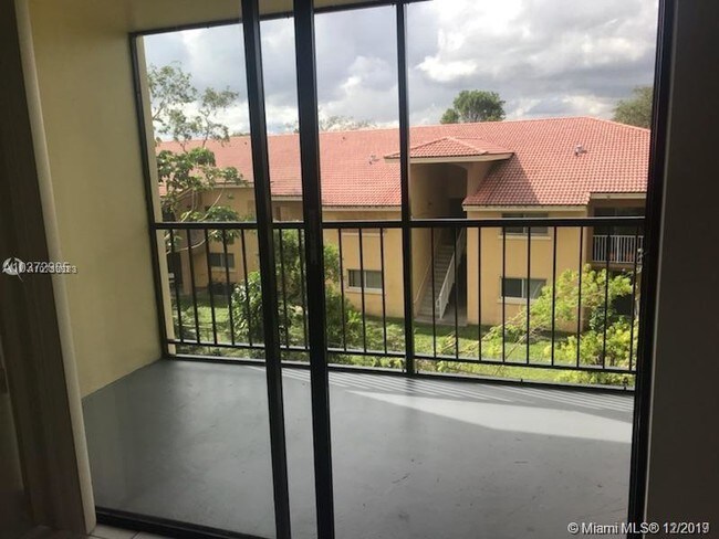 Foto del edificio - 17400 NW 68th Ave