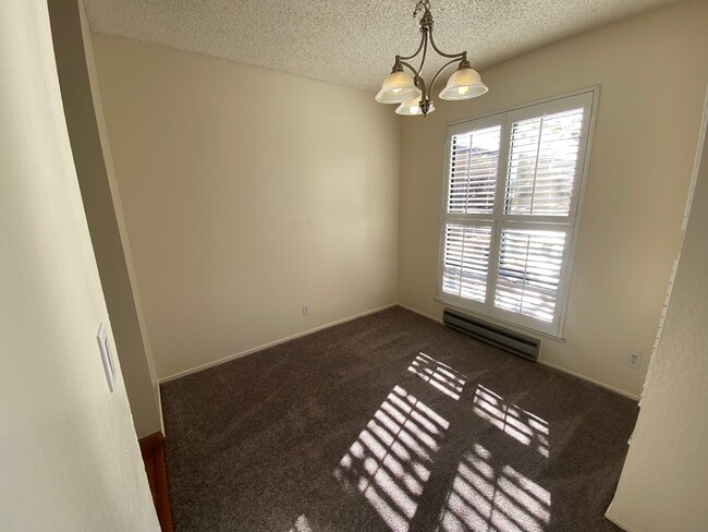 Foto del edificio - $500 MOVE IN SPECIAL !!!Beautiful 1 Bedroo...