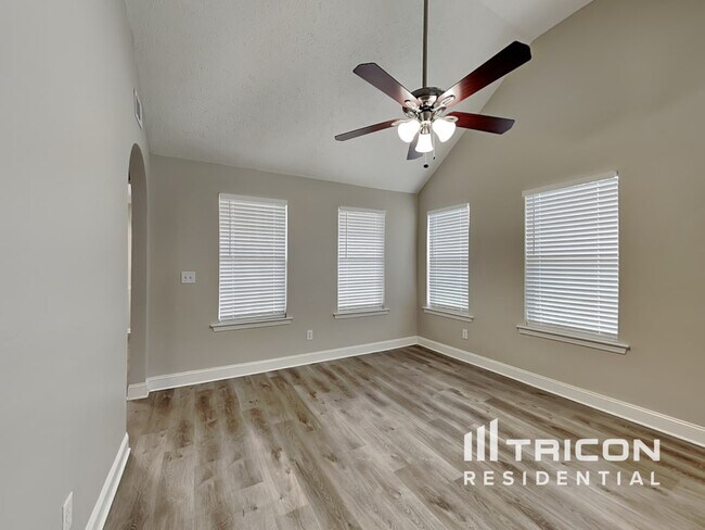 Foto del edificio - 5085 Towne Park Dr