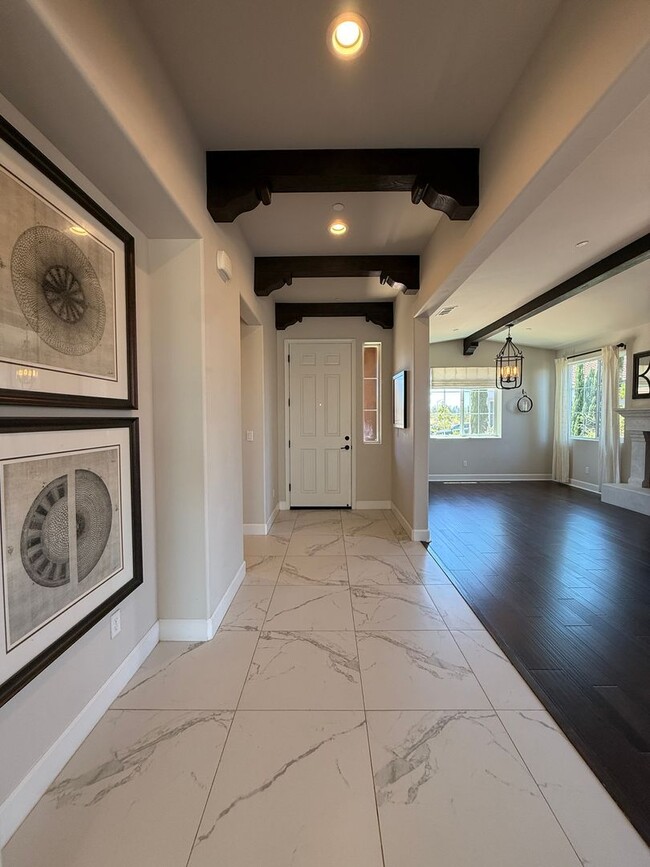 Foto del edificio - Newer Single Story Model Home Located In The Meadows at Rice Ranch with Three Car Garage