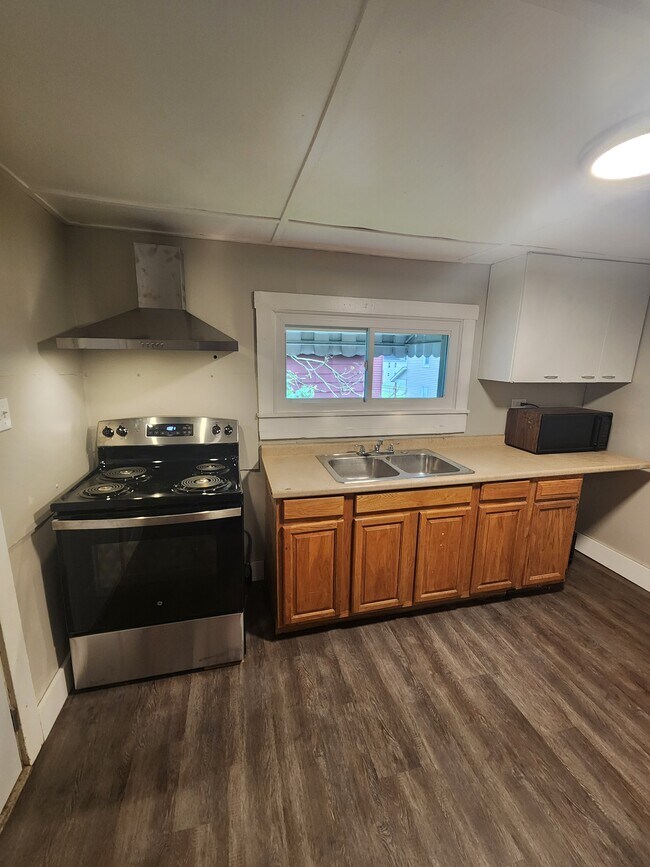 Kitchen 9.5x13 - 222 S Church St