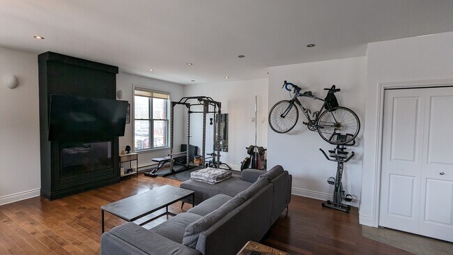 Living Room - 5612 Boul Saint-Laurent