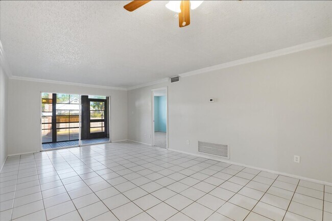 Foto del edificio - 3700 S Osprey Ave