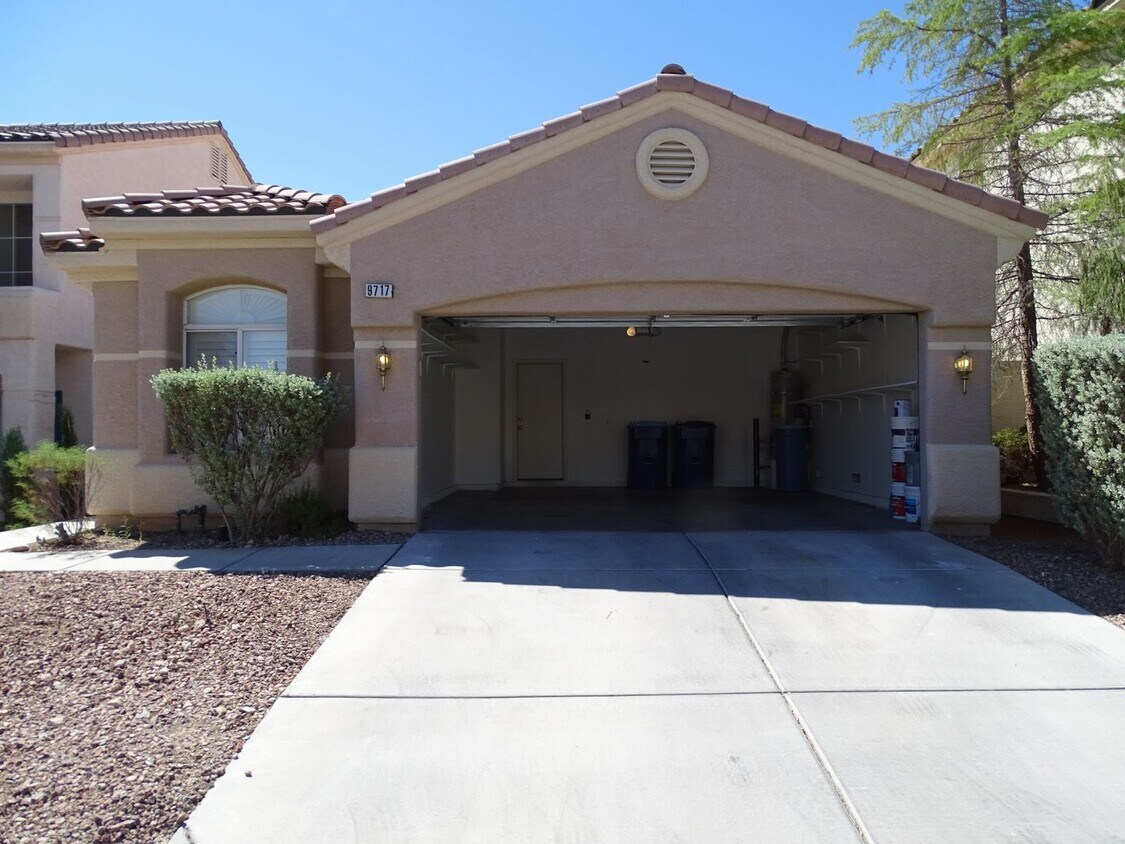 Primary Photo - Single Story 3 Bedroom Home In Gated Commu...