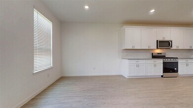 Building Photo - 23422 Honey Spade Rd