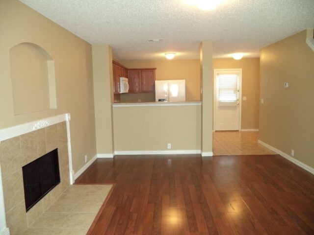 Building Photo - 121 Oakhurst Drive
