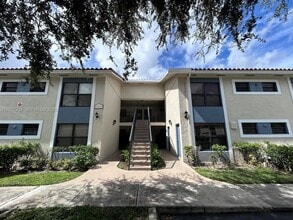 Building Photo - 1525 Lake Crystal Dr