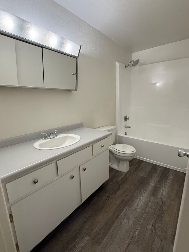 Foto del edificio - 2147 Marigold St
