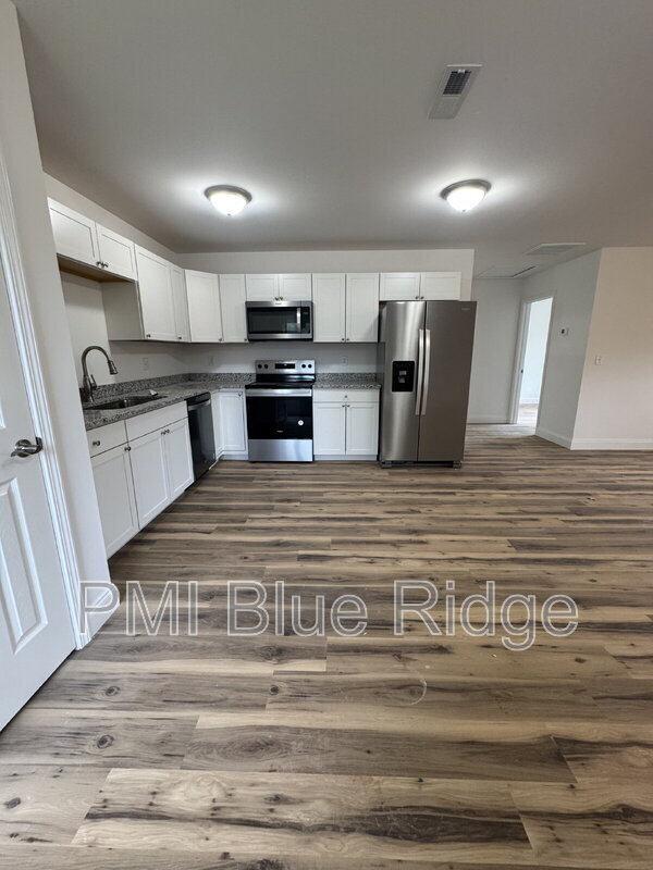Foto del edificio - 189 Quinn Hill Ln