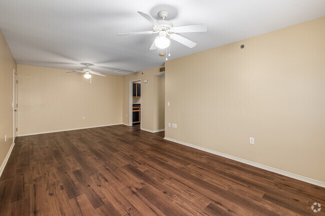 El Académico 2BR, 1BA - 860SF - Sala de estar - Mountain View Apartments