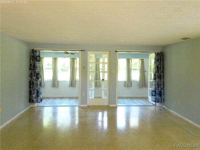 Foto del edificio - 1080 N Hollywood Cir