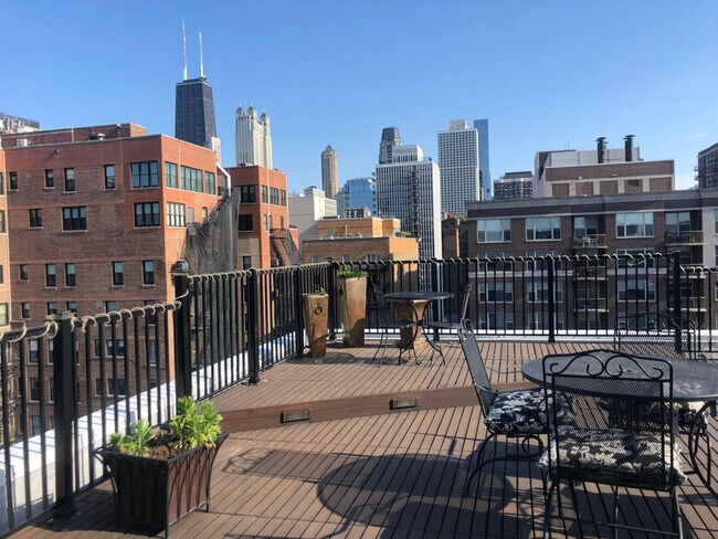 Foto del edificio - 1339 N Dearborn St