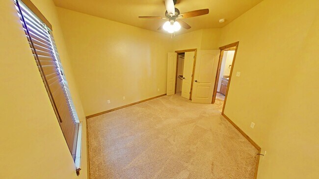 Foto del edificio - 7212 Stradford Ave