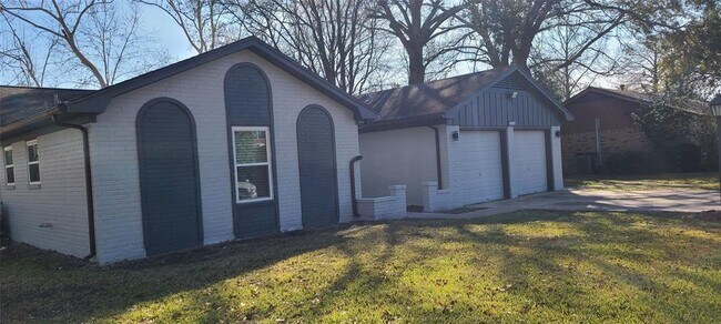 Building Photo - 12311 Dermott Dr