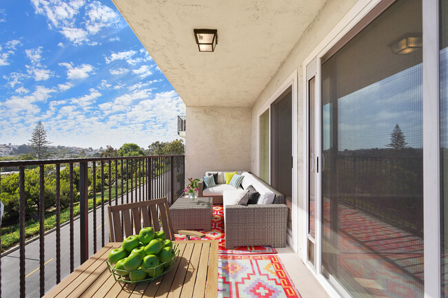 Large balcony w/ views - 1720 Ardmore Ave