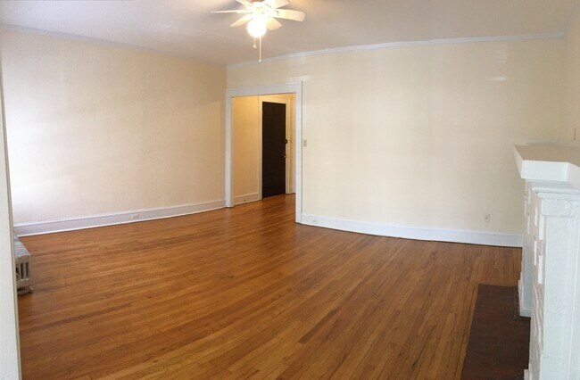 Building Photo - 5752 N Winthrop Ave