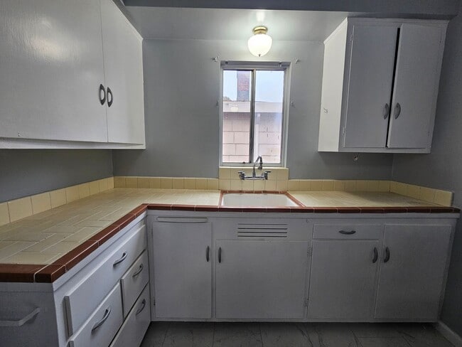 Photo - 647-649 38th Street Apartment