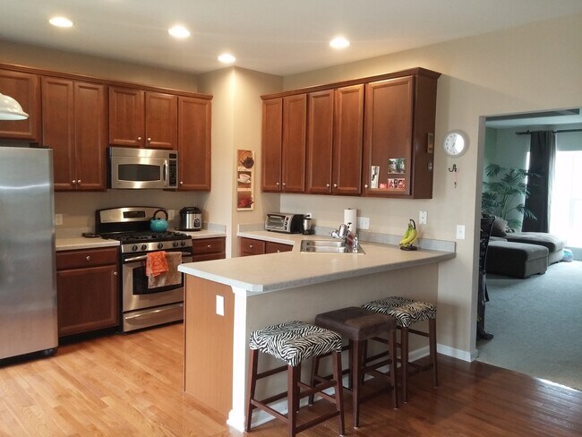 Kitchen - 168 Hudson Dr