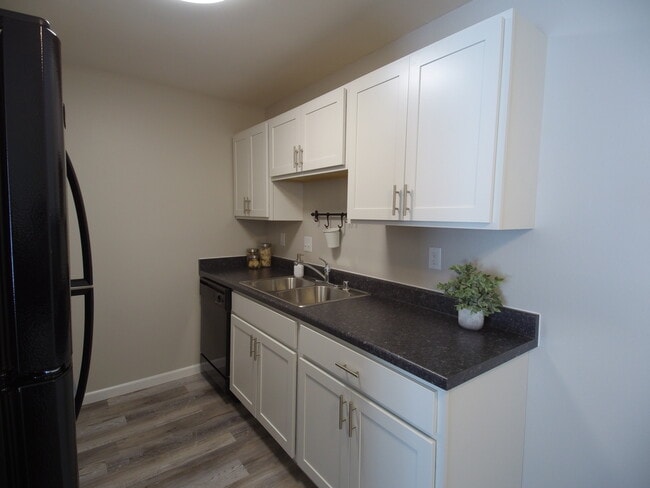 Building Photo - Indian Hills Apartments